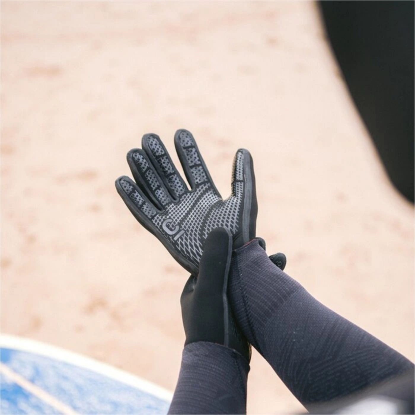 GUANTES DE NEOPRENO PARA ADULTO WIRED DE 2 MM C-SKINS